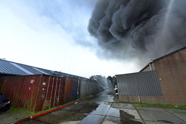 2017/172/20170828-06u48 GB 069 Zeer grote brand Raasdorperweg.jpg